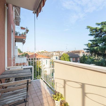 Precotto Comfortable Flat With Balcony Apartment Милано Екстериор снимка