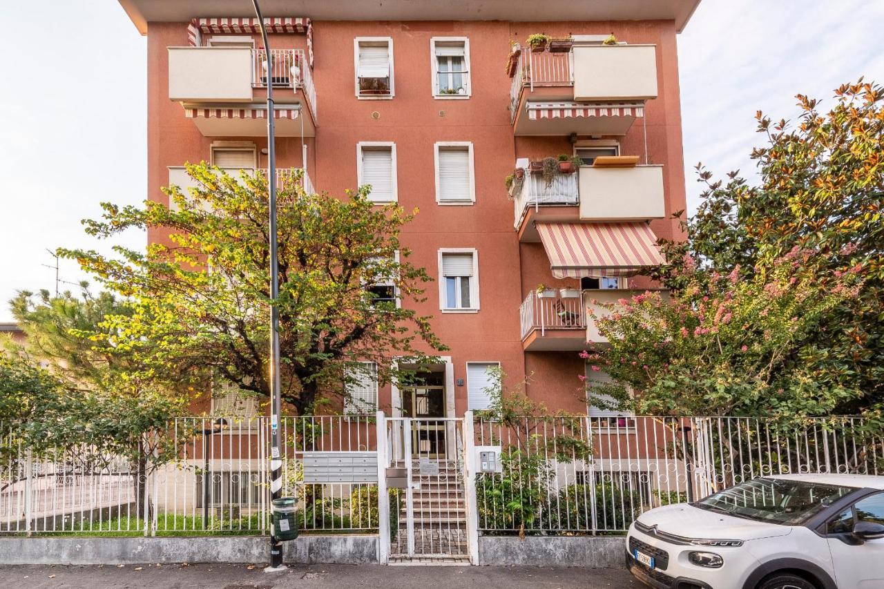 Precotto Comfortable Flat With Balcony Apartment Милано Екстериор снимка