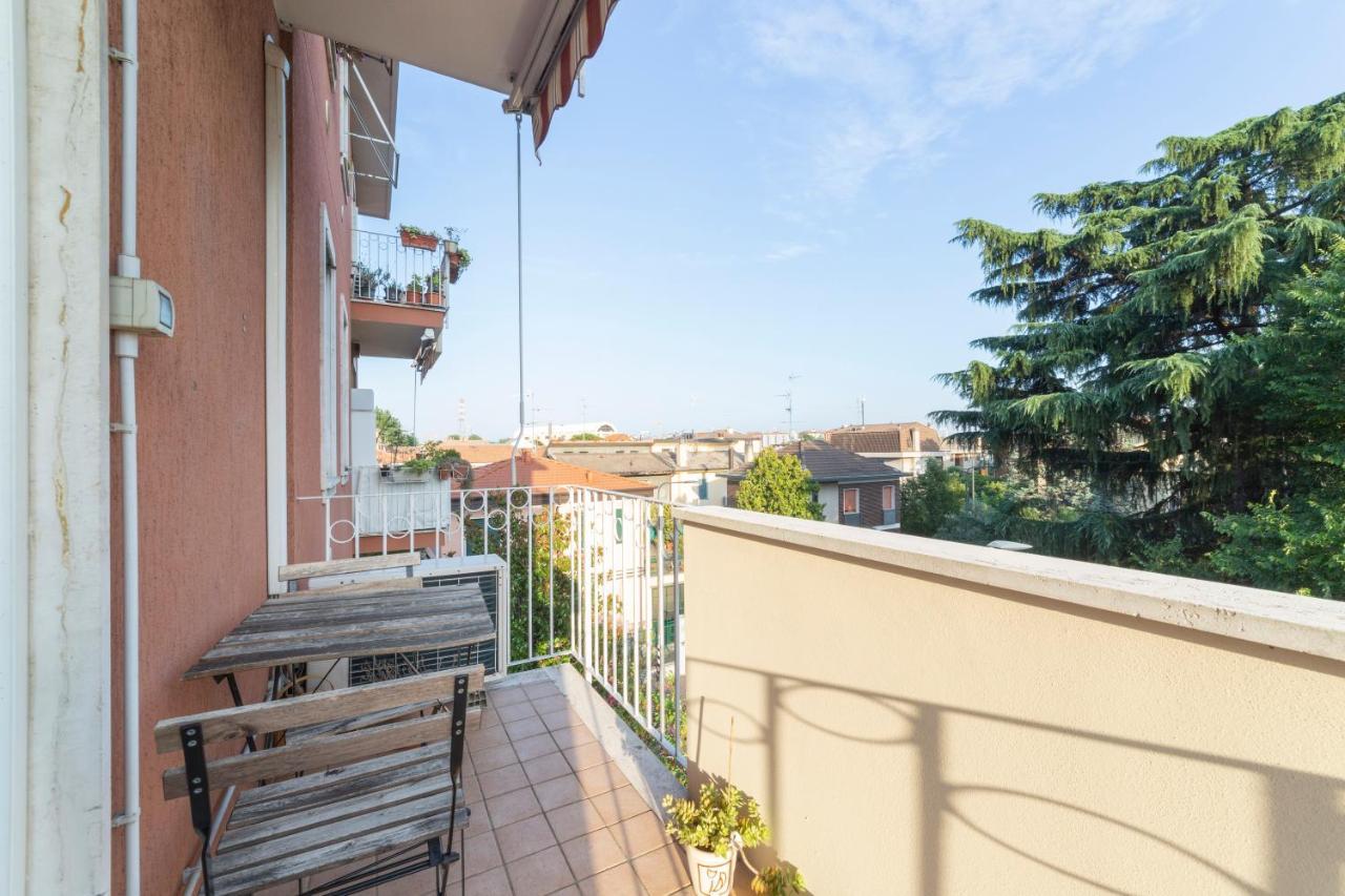 Precotto Comfortable Flat With Balcony Apartment Милано Екстериор снимка