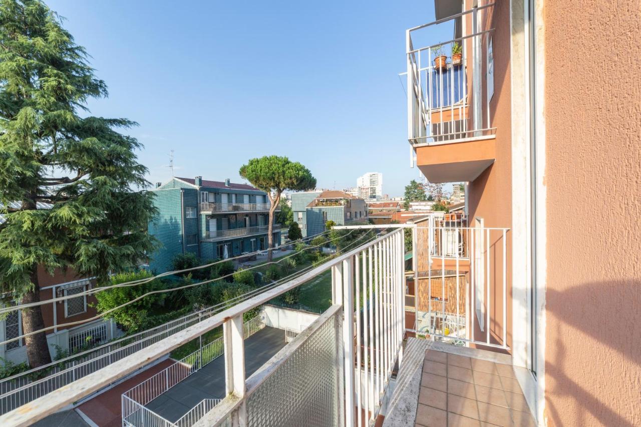 Precotto Comfortable Flat With Balcony Apartment Милано Екстериор снимка