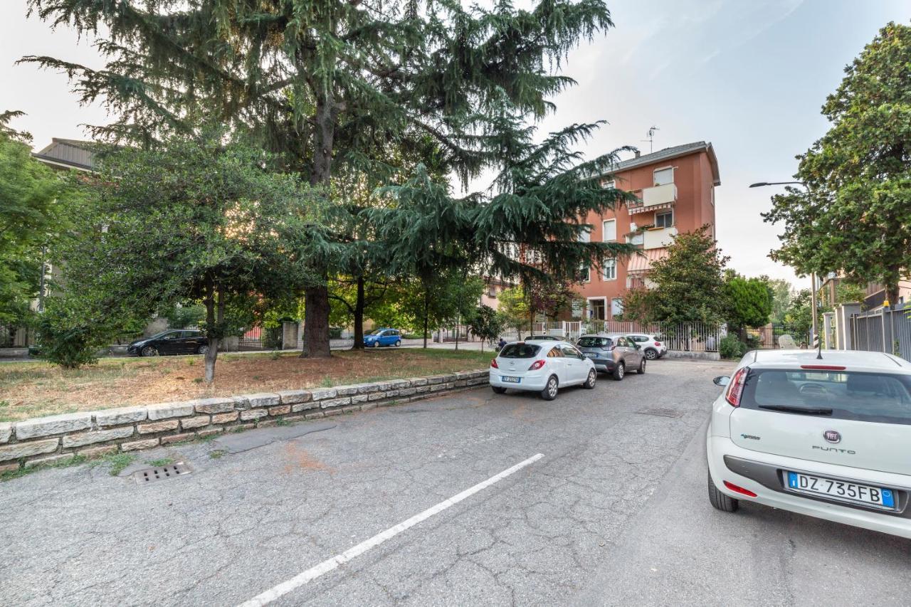 Precotto Comfortable Flat With Balcony Apartment Милано Екстериор снимка